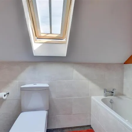 2 Bed In Whitby Oc-y027 بيت للعطل *
