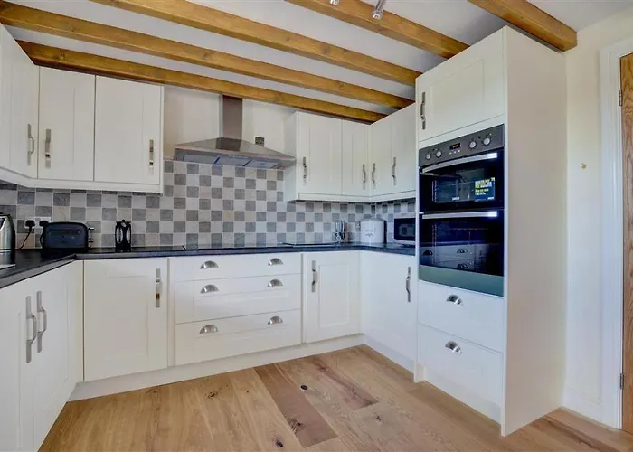 2 Bed In Whitby Oc-y027 *
